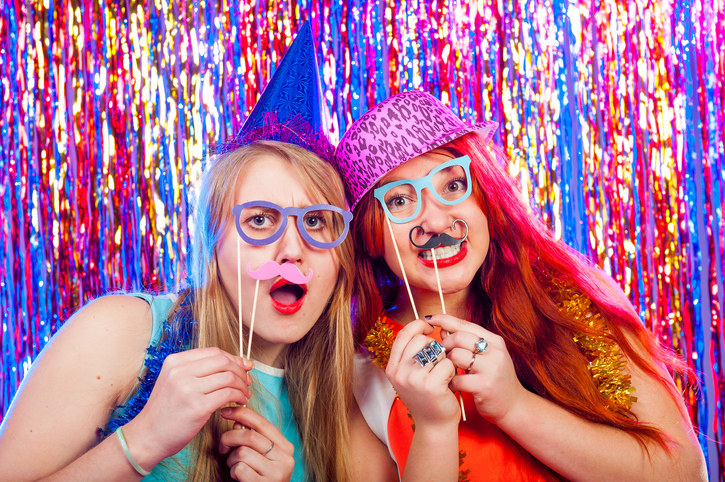 Die witzigsten Fotoideen für deine Silvesterparty: So setzt du dich und deine Gäste in Szene